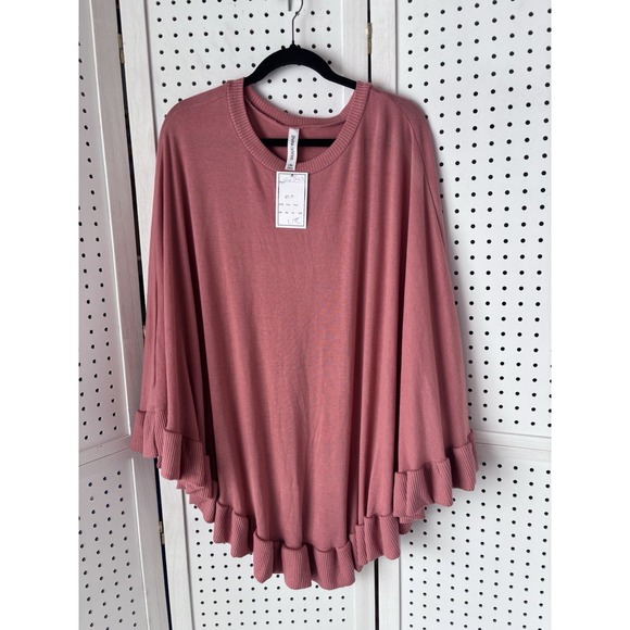 Zenana Outfitters Sweaters - NWT Zenana Outfitters Coral Ruffle Hem Sweater Poncho Lg/XL Women's